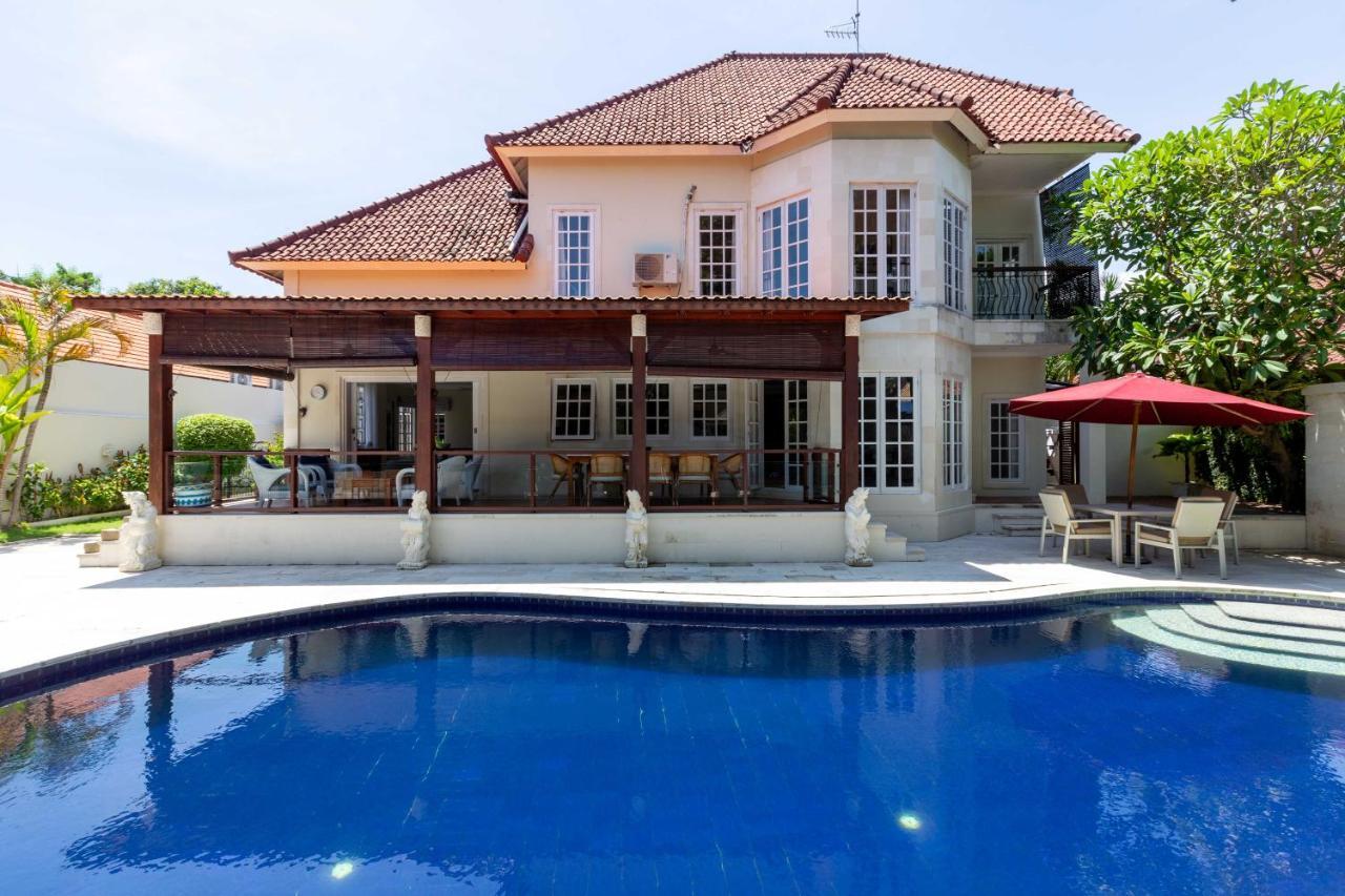 Palm Villa A Paradise For Families And Friends In Sanur Exterior photo